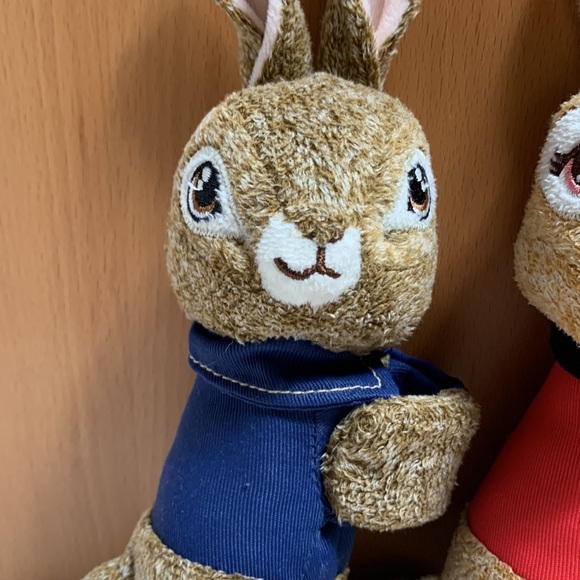 8” Peter Rabbit Plush Bunnies w/Wraparound Arms - The Peter Rabbit 2 Movie - Picture 4 of 14
